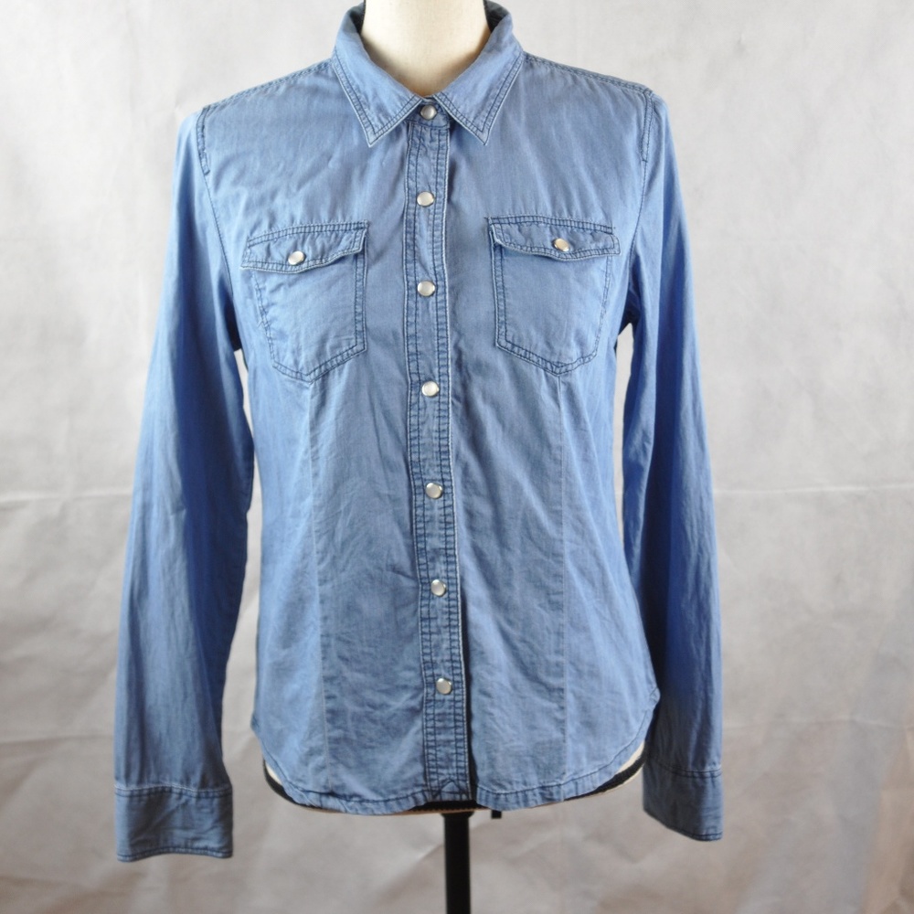 Forever 21 Size M Denim Jean Chambray Button Down